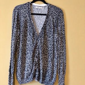 Cardigan that can be a maternity sweater